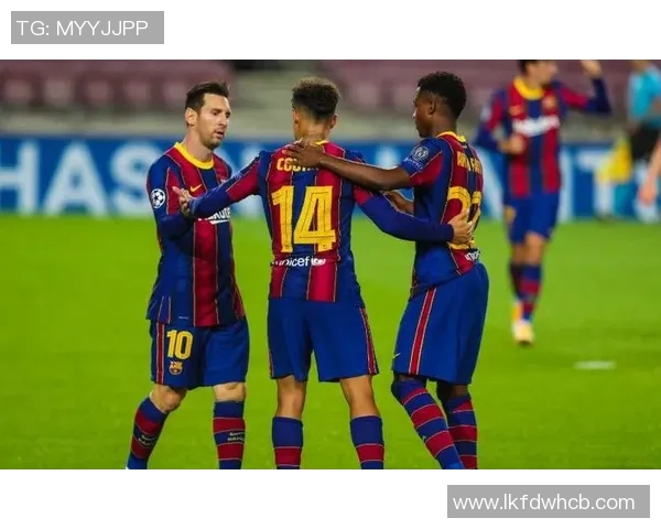 直击欧冠：利物浦逆袭晋级，梅西带领巴萨狂胜对手